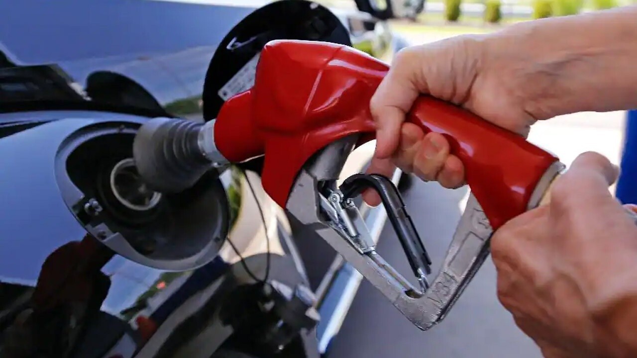 UK shortage leads drivers to hoard gasoline