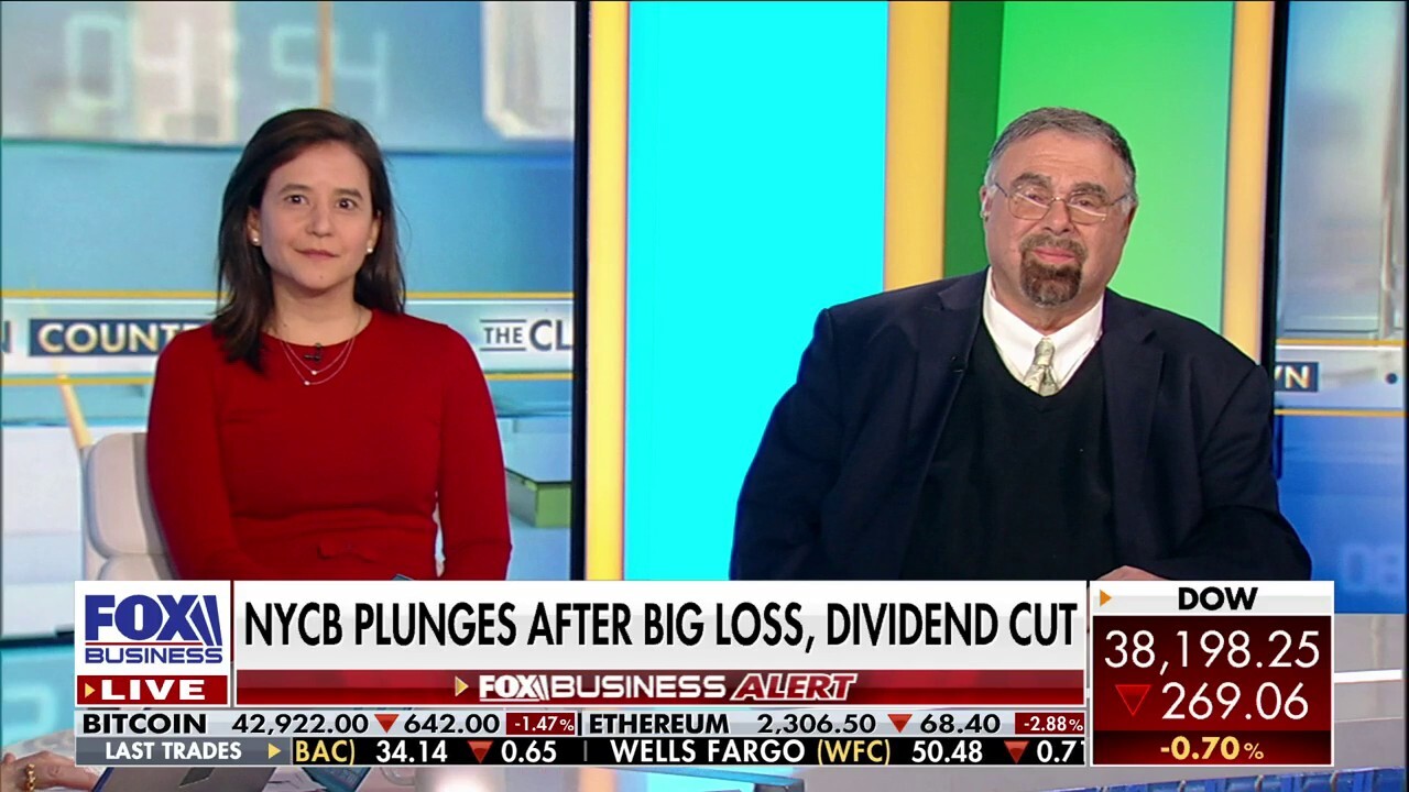 The ‘Floor Show’ panelists Gabriela Santos and Andy Brenner react to the Federal Reserve leaving rates unchanged on ‘The Claman Countdown.’
