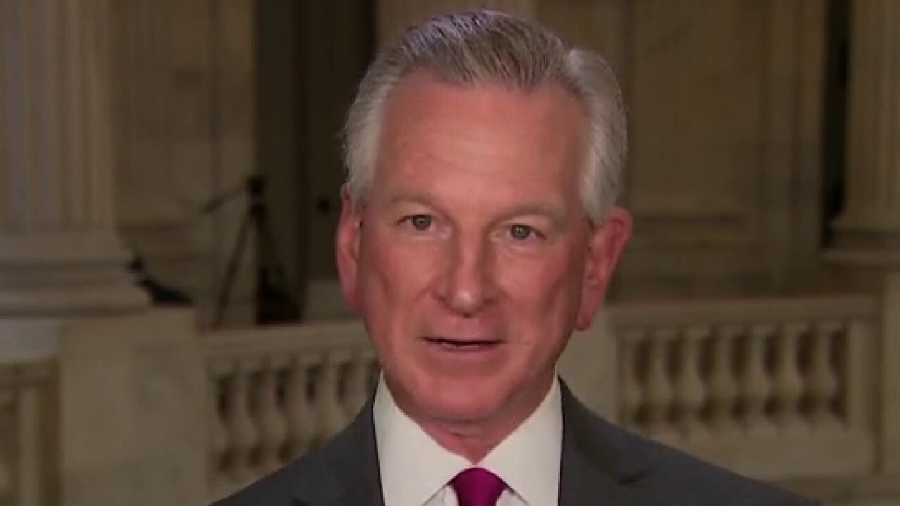 Alabama Republican Sen. Tommy Tuberville sounds off on the crisis at the southern border on 'Kudlow.'