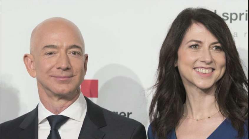Bezos' divorce announced when Amazon is looking like the more stable of the tech companies: Tech analyst