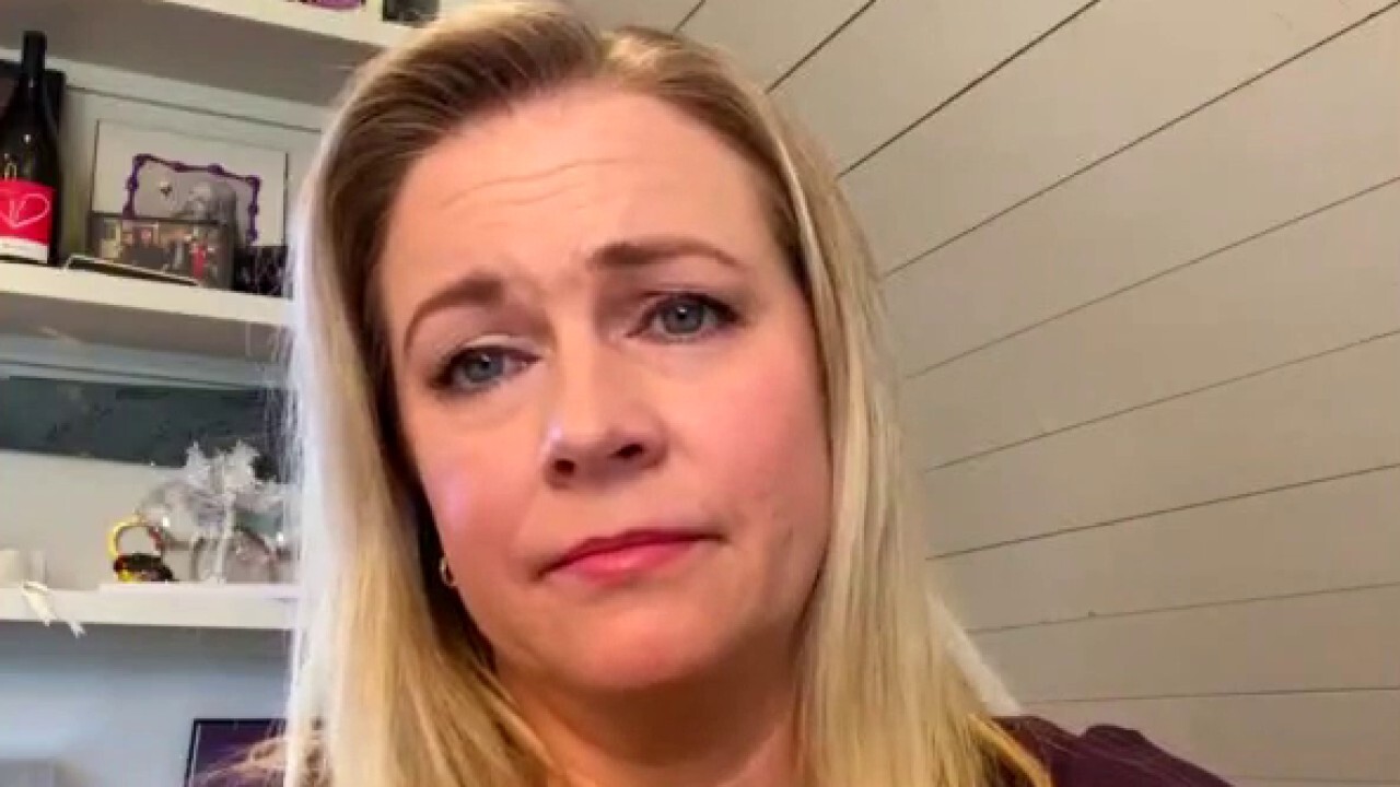 Actress Melissa Joan Hart remembers 'Full House' star Bob Saget and previews her new podcast 'What Women Binge.'