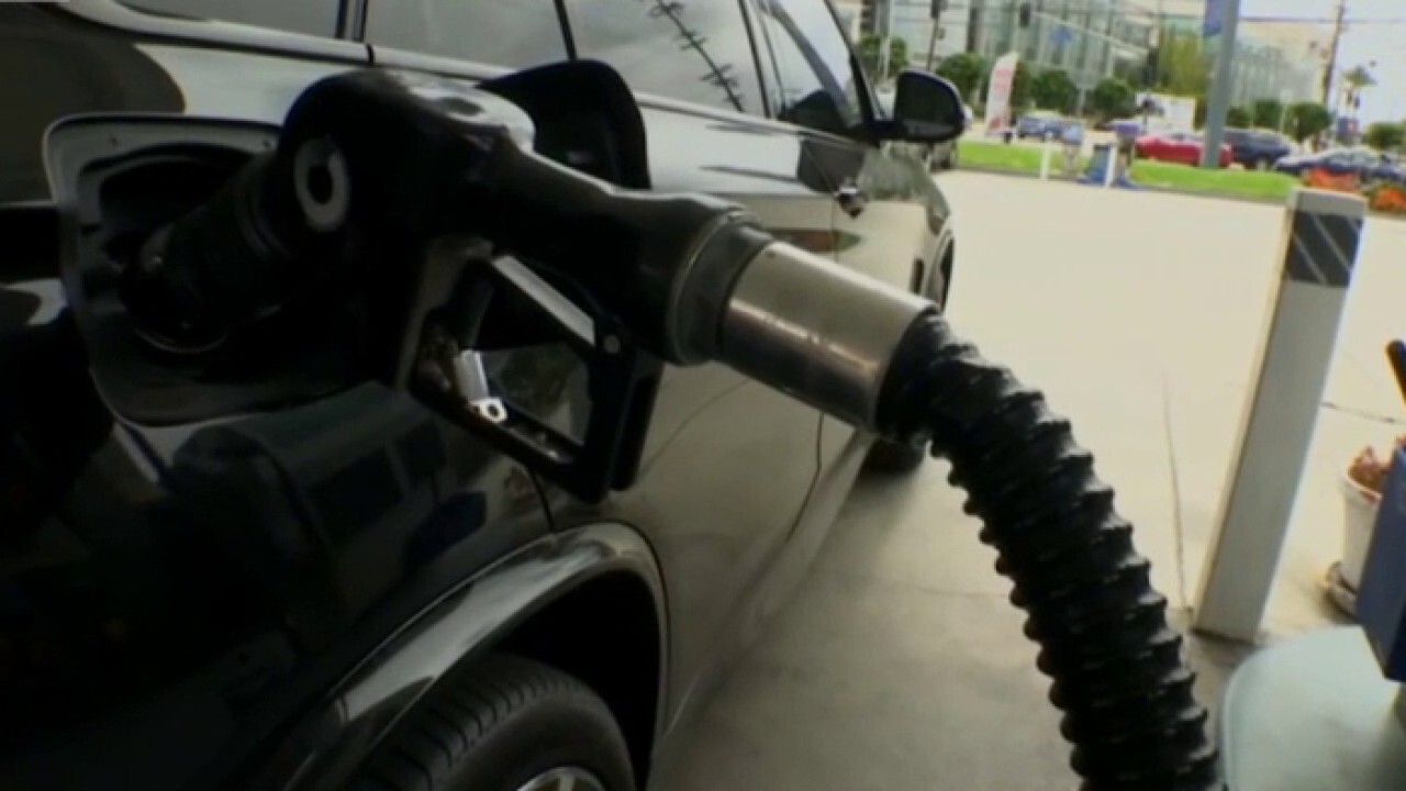 GasBuddy analyst predicts national average for gas to fall below $3 by end of 2025