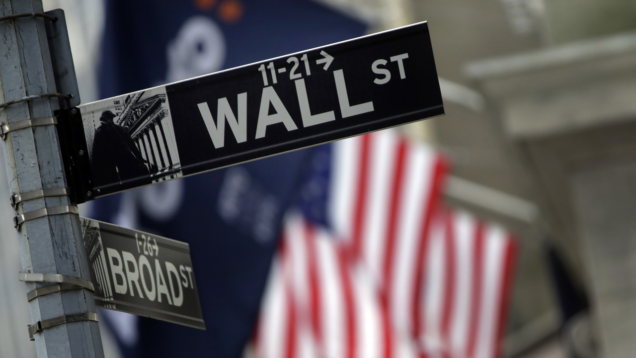 Presidential candidates attack Wall Street