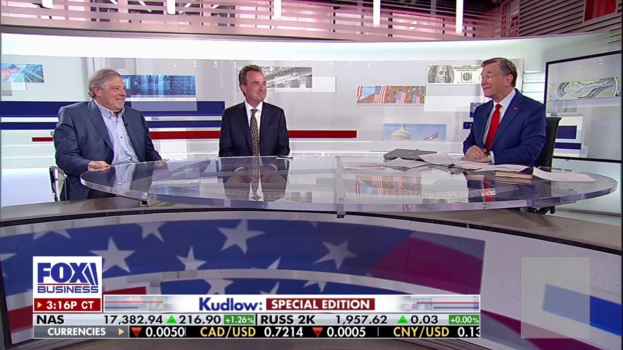 Voters are focused on inflation, Mark Penn says