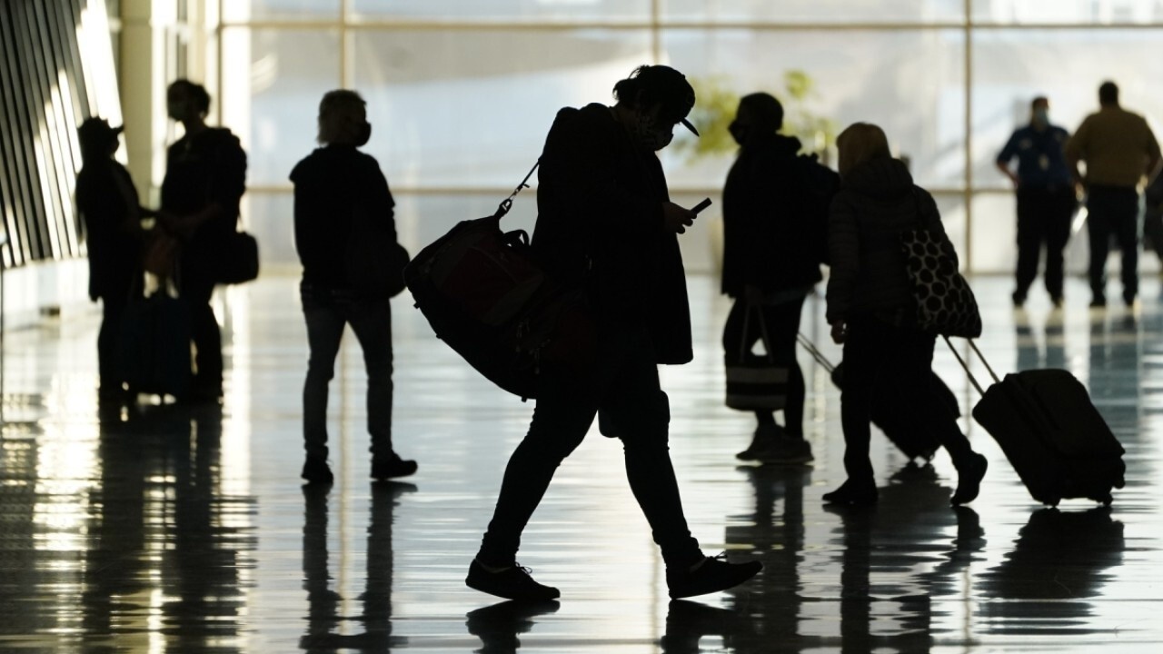 Airlines brace for bumpy holiday travel season amid labor shortage