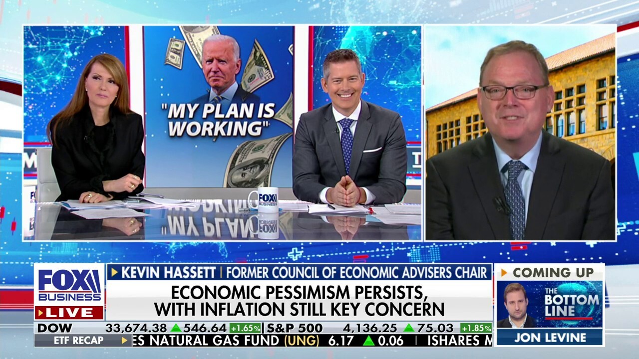 Former Trump senior economic adviser Kevin Hassett breaks down the April jobs report and how a recession would impact Americans on "The Bottom Line."