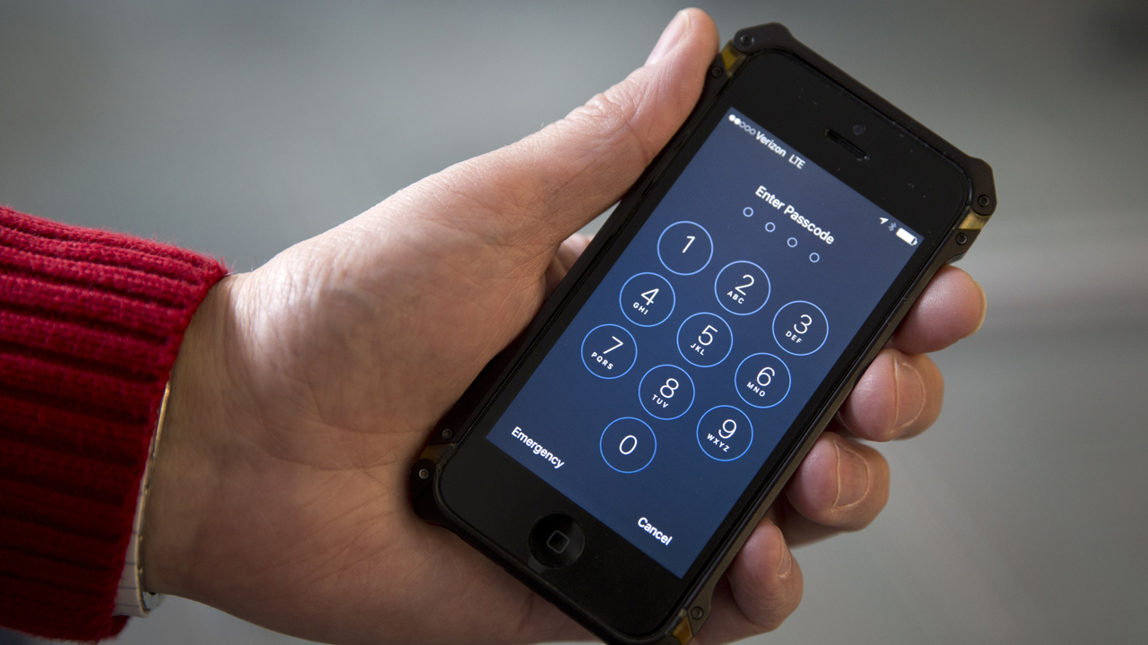 FBI unlocks San Bernardino iPhone without Apple’s help