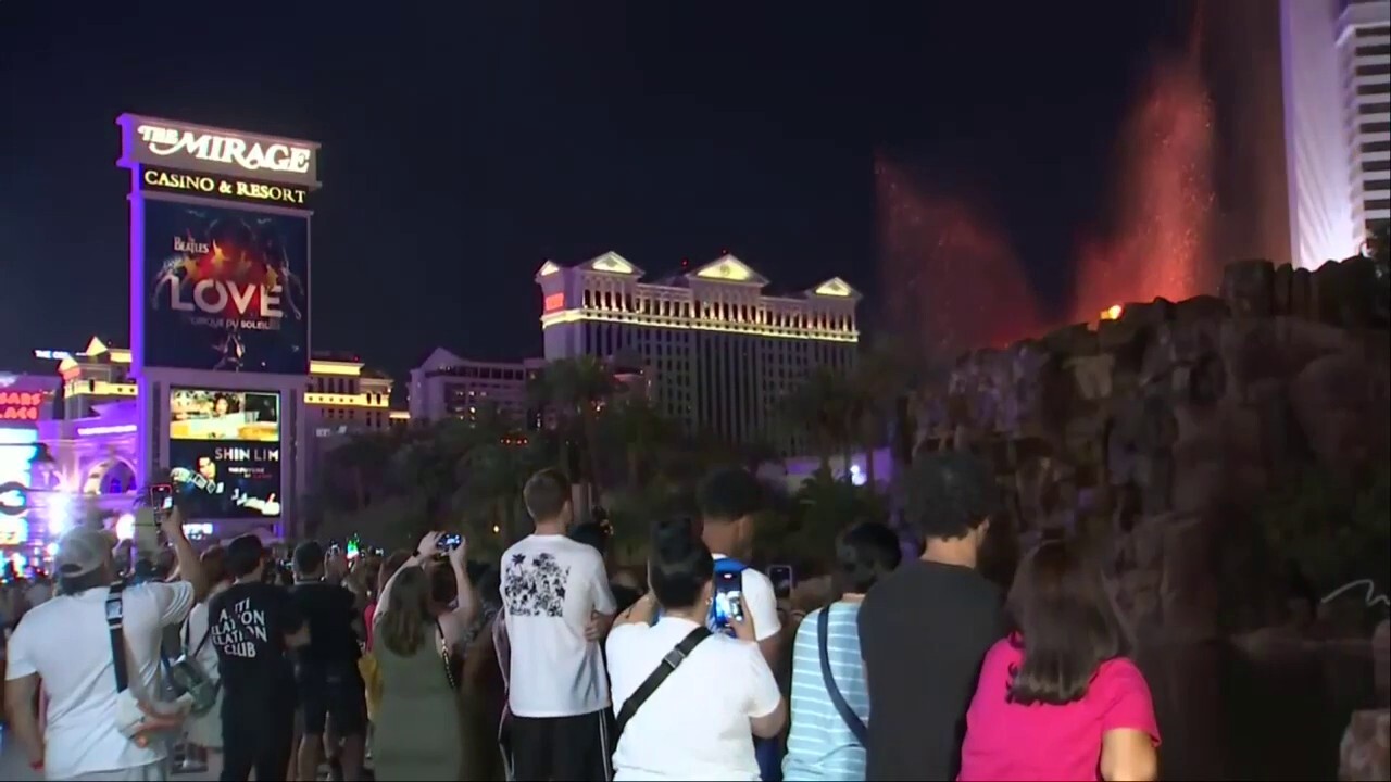 Iconic Las Vegas hotel The Mirage closes its doors | Fox Business