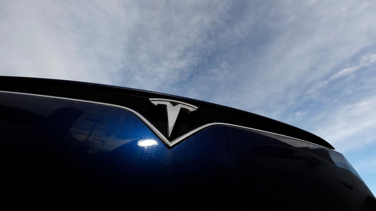 Tesla stocks will drop to $300 per share by year's end: Analyst