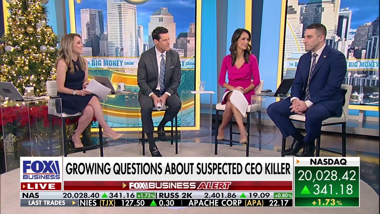 Professional Capital Management CEO and founder Anthony Pompliano analyzes whether to buy bitcoin, the de-banking debate and latest developments in the UnitedHealthcare CEOs fatal shooting.