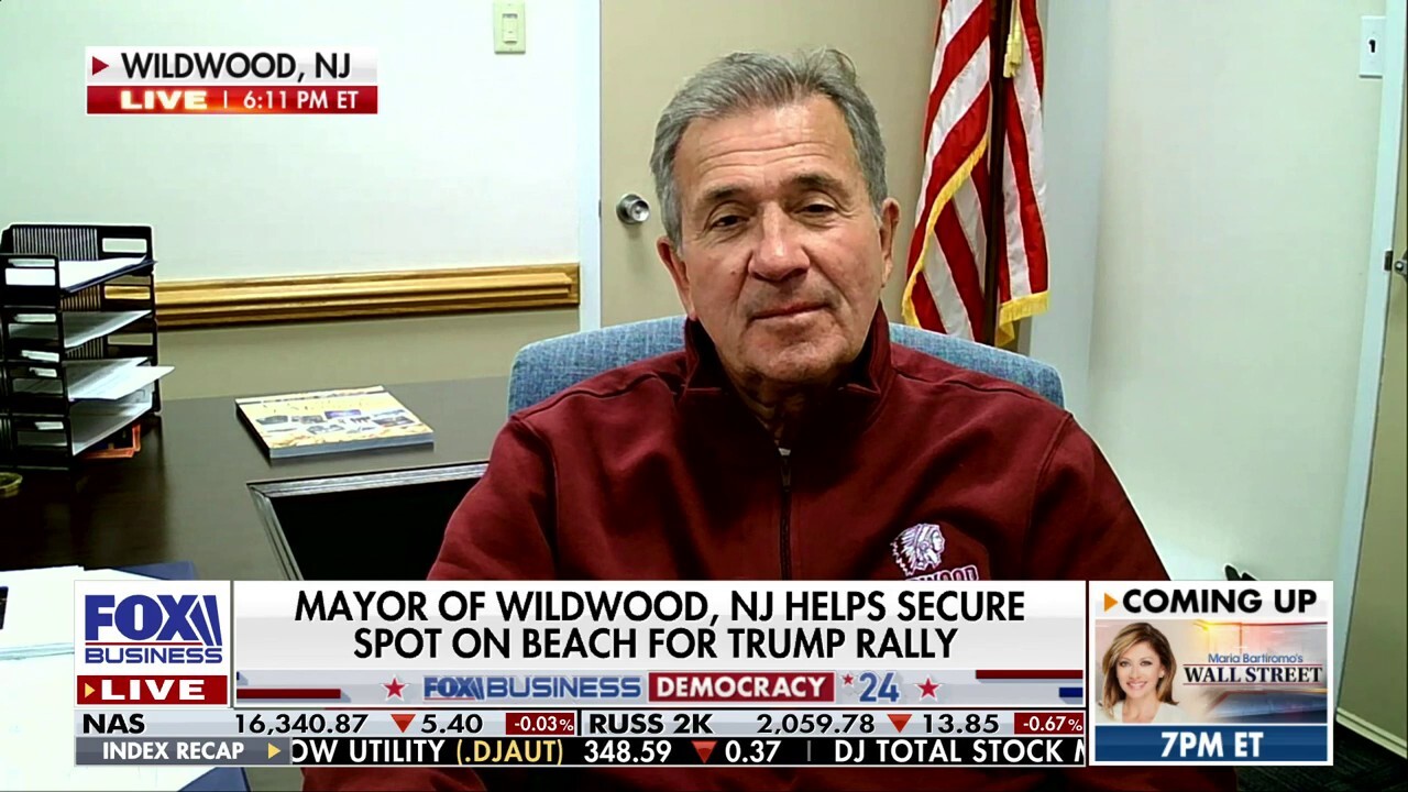 New Jersey mayor helped secure spot on beach for Trump rally
