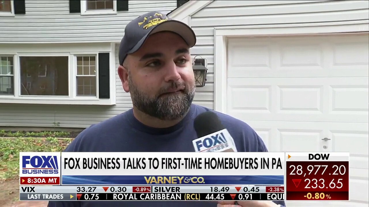FOX Business' Jeff Flock discusses how first-time house buyers are navigating the housing market amid fears of rising interest rates on 'Varney & Co.'