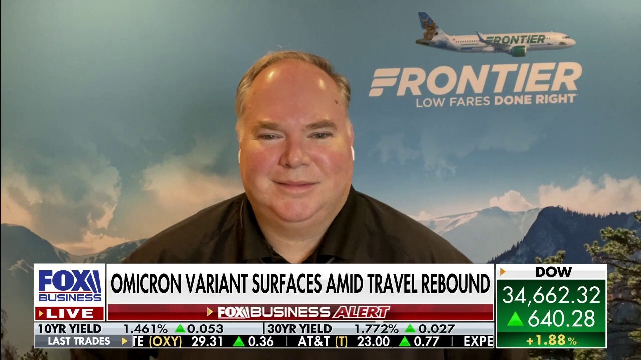 Frontier Airlines CEO Barry Biffle argues American travelers are ‘not panicking’ over the omicron variant and are continuing to book flights. 