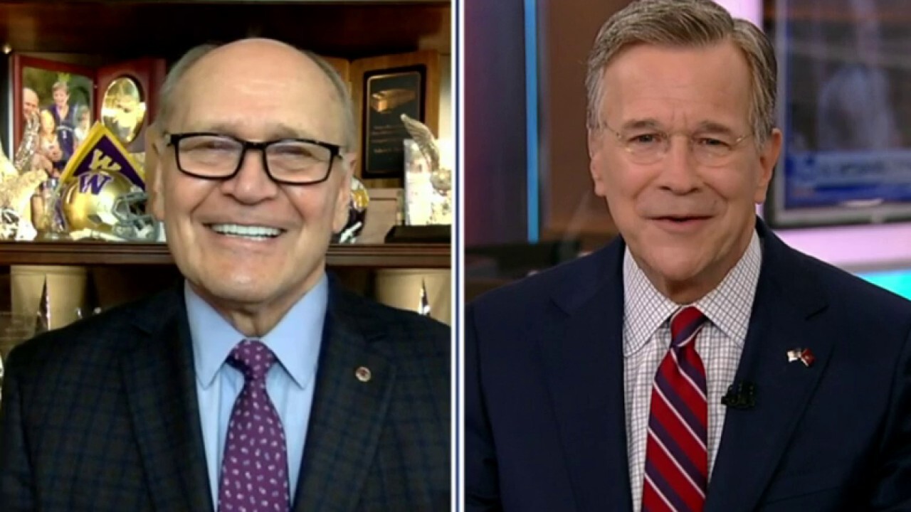 Former Chrysler and Home Depot CEO Bob Nardelli and Forbes Media chairman Steve Forbes give their take on the economic numbers on 'The Evening Edit.'
