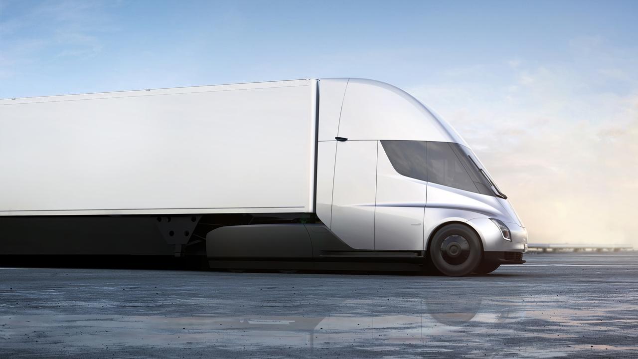 This trucker thinks Tesla’s electric big-rig is a pipe dream 