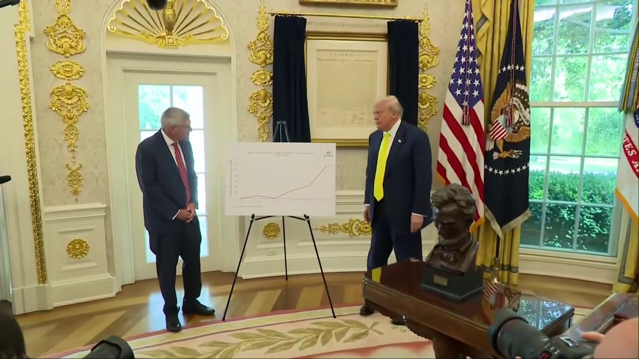 Pro-Trump economist Steve Moore presents unpublished Census Bureau data from the Oval Office claiming the Biden administration inflated job growth numbers during its final two years.