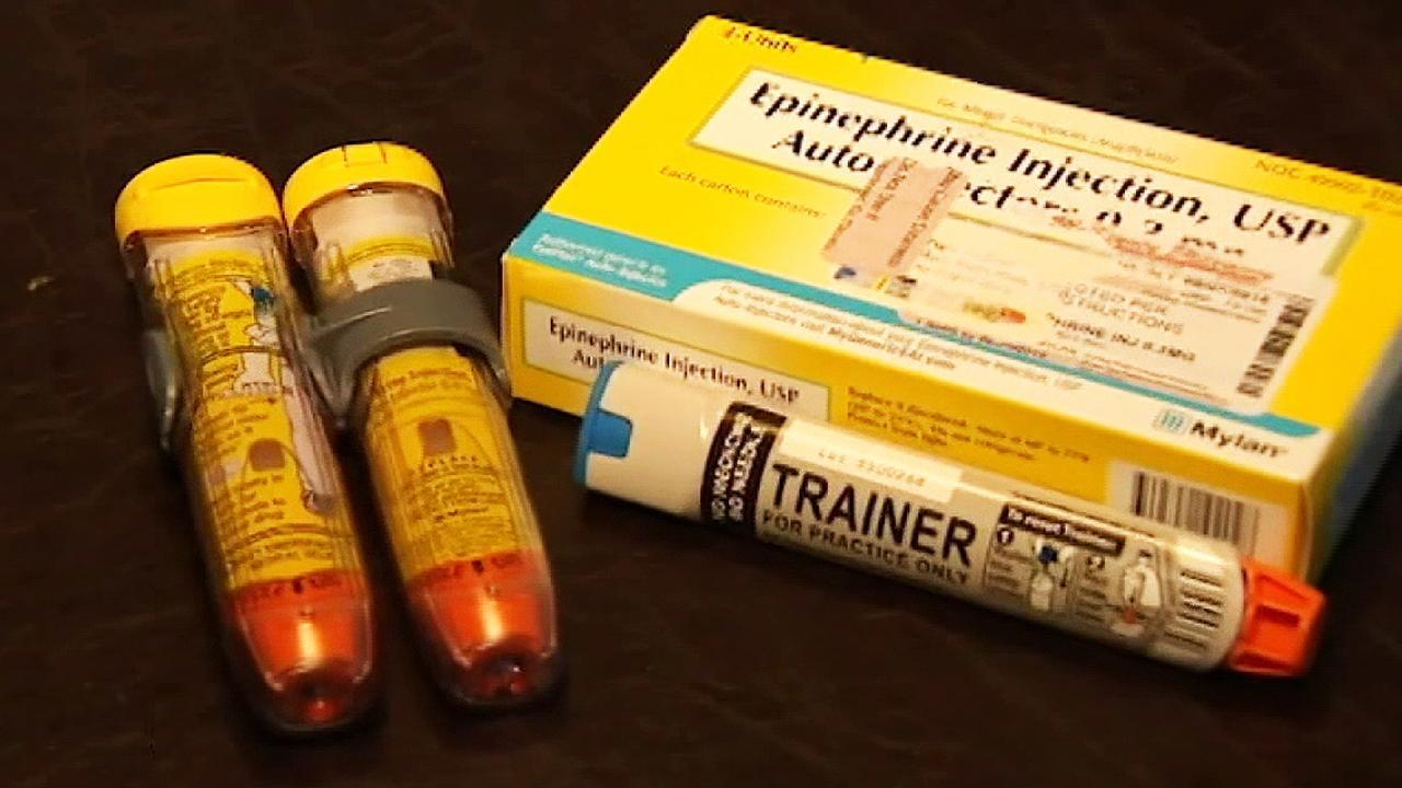 Illinois becomes first state to require insurers to cover EpiPens for kids