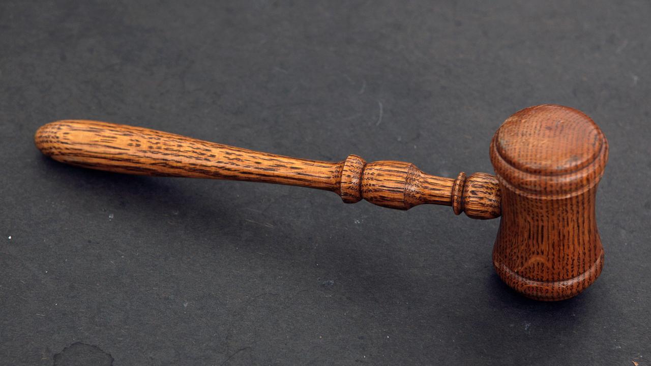 Judge delays AT&T-Time Warner trial