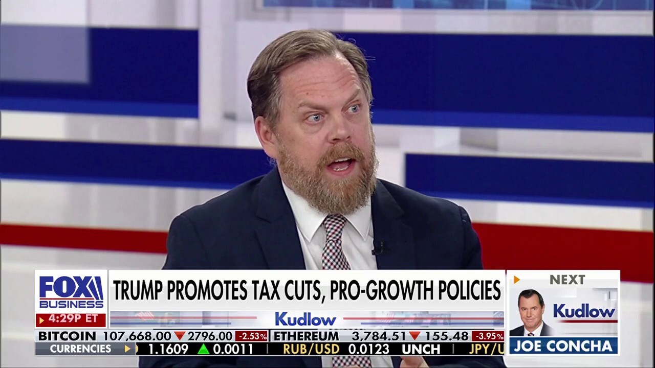 Financial journalist explains what is 'bringing down' prices as experts warn about inflation