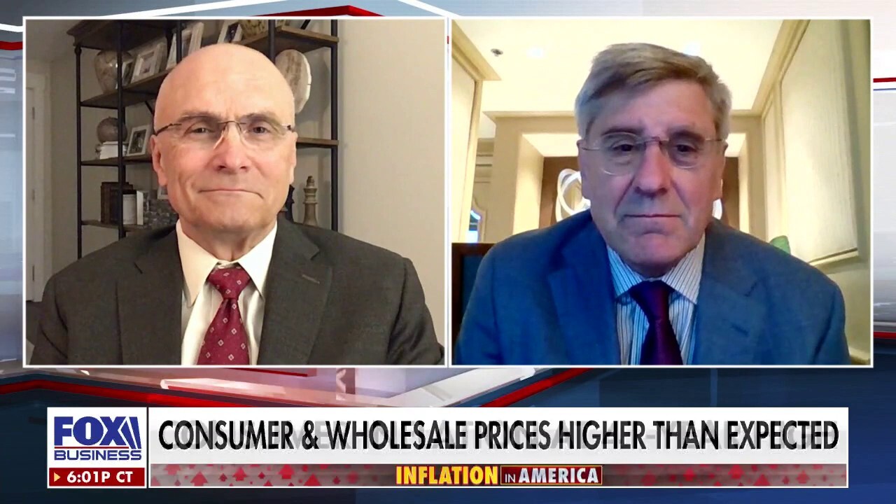 Former CKE restaurants CEO Andy Puzder and economist Steve Moore discuss the state of inflation and how the Fed should have been rising rates much sooner on ‘Maria Bartiromo’s Wall Street.’