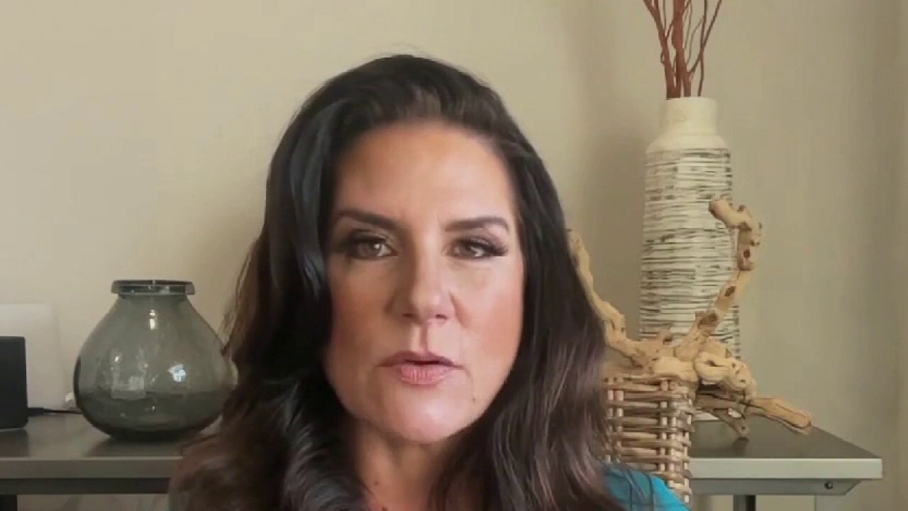  Inflation has put Powell in a precarious position: Danielle DiMartino Booth