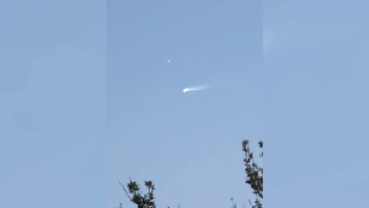 It happened again! SpaceX's Starship spacecraft experienced another "rapid unscheduled disassembly." It was visible from Miami on March 6, 2025. (Video: Tanner & Janessy Free)