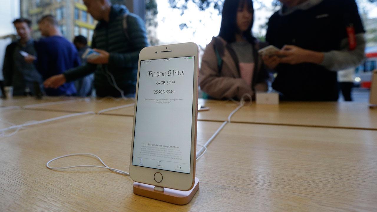 Apple’s iPhone gets endorsement from Chinese media bigwig