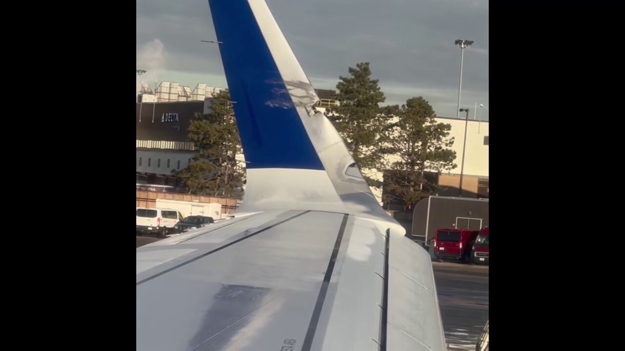 Brian O'Neil recorded this video while taxiing at Boston Logan International Airport onboard JetBlue Flight 777 to Las Vegas on Thursday.