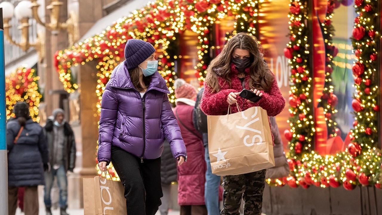 Consumers should start holiday shopping early amid supply chain crunch: National Retail Federation CEO