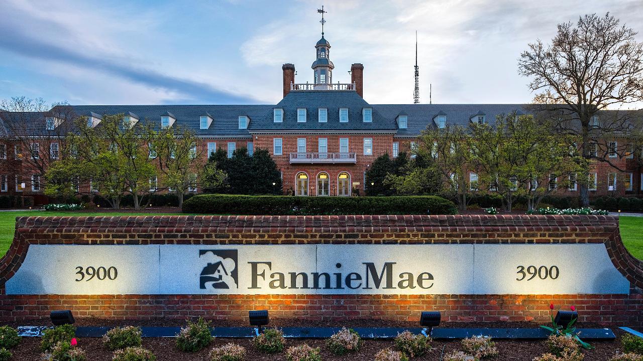 FHFA chief may select financial adviser for Fannie, Freddie IPO in early 2020: Report