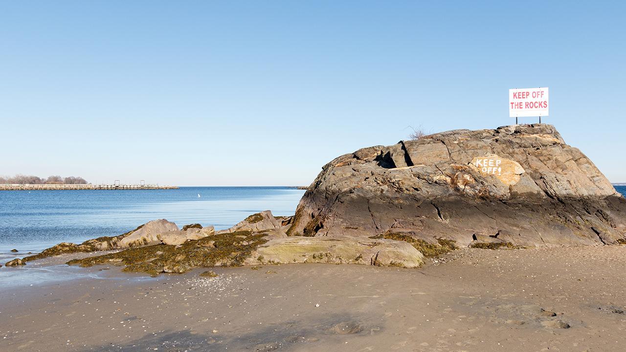 Suburban New York beach sets strict coronavirus rules for entrance 