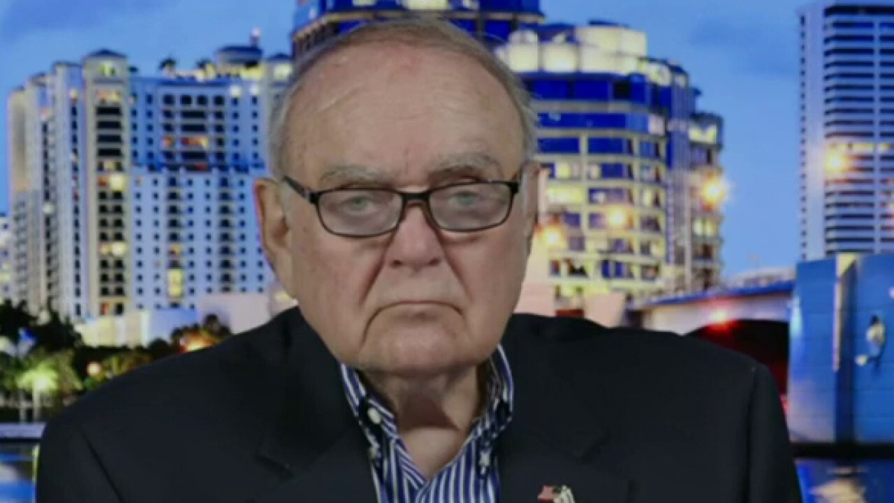 Omega Family office chairman Leon Cooperman analyzes the rate cut outlook and the response to antisemitism on campuses on 'The Claman Countdown.'