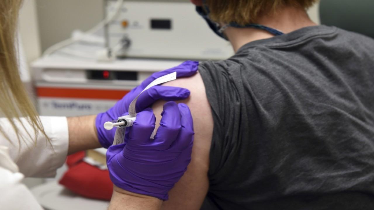 Coronavirus vaccine may be distributed by early December: Dr. Marc Siegel