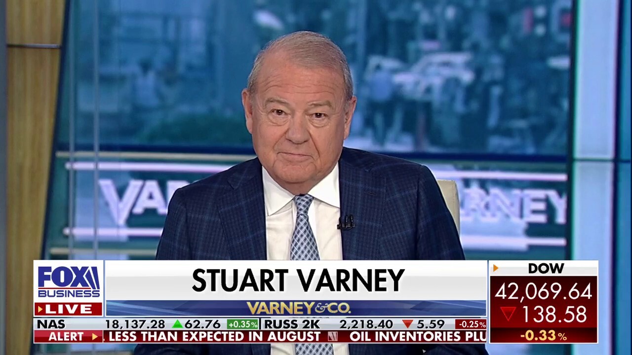 Varney & Co. host Stuart Varney analyzes new Fox power rankings that shows the Trump-Harris election is too close to call.