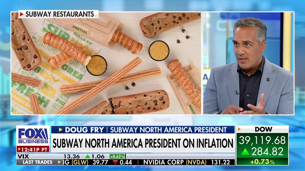 Subway North America President Doug Fry has the latest on the $3 footlong dippers on 'The Claman Countdown.'