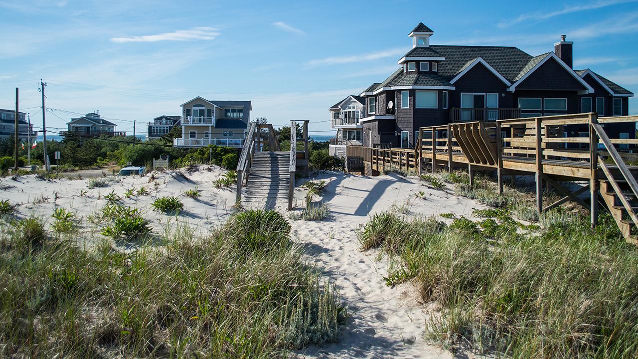 New real estate series on Netflix pulls back curtains on the Hamptons 