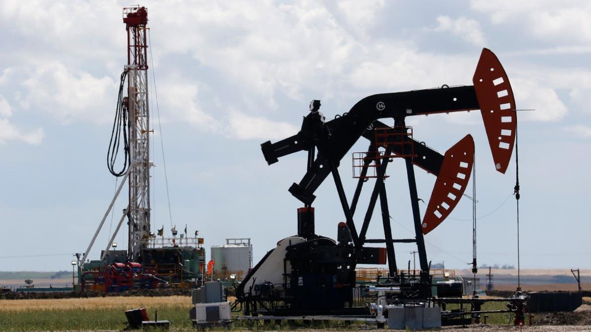 Oil price slumps amid travel concerns