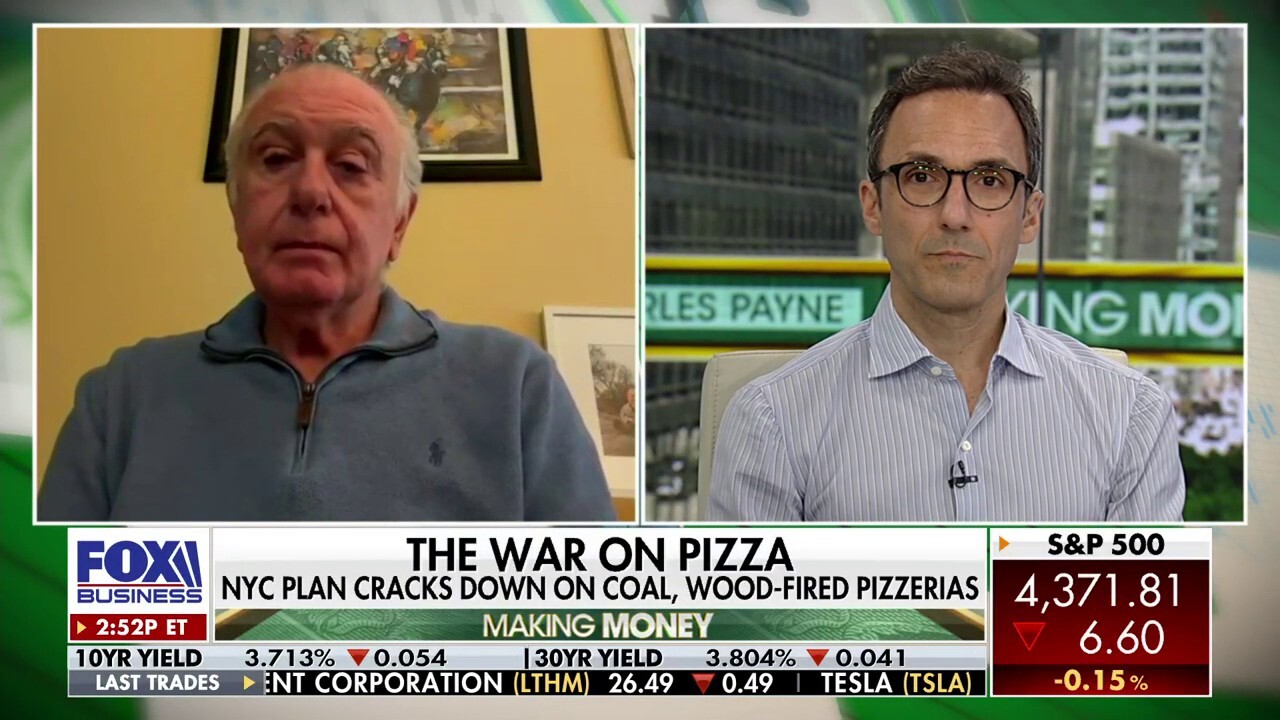 PizzArte owner Dario Cipollaro de l’Ero and Arturo’s Pizza owner Joseph Napolitano react to New York City's crackdown on coal- and wood-fired pizzerias on 'Making Money.'