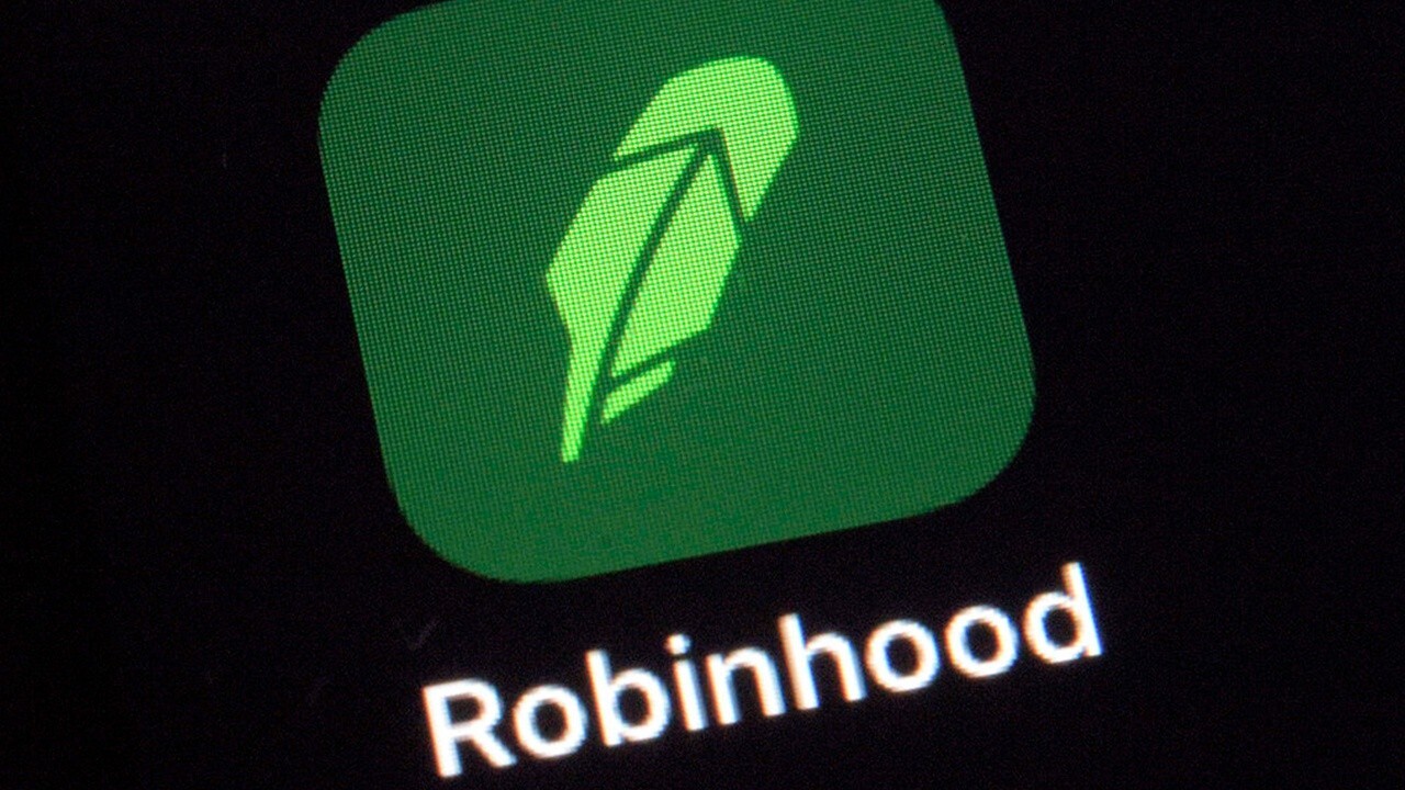 I suspect Robinhood didn’t have their internal books in order when they halted trades: Expert 