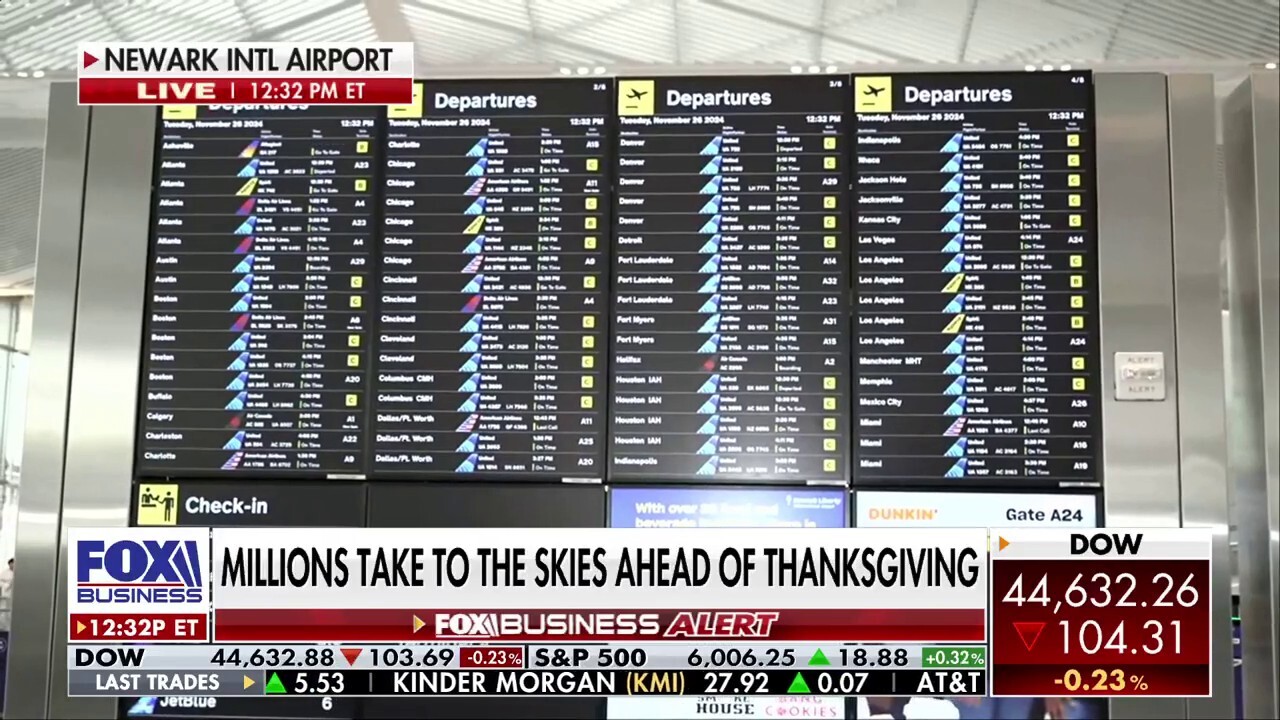 Newark Airport facing delays ahead of Thanksgiving due to air traffic controller shortage