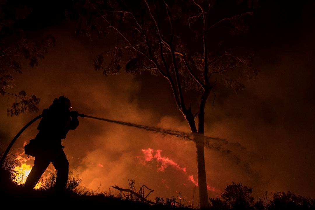 California wildfires rage on: Private firefighters come to the rescue 