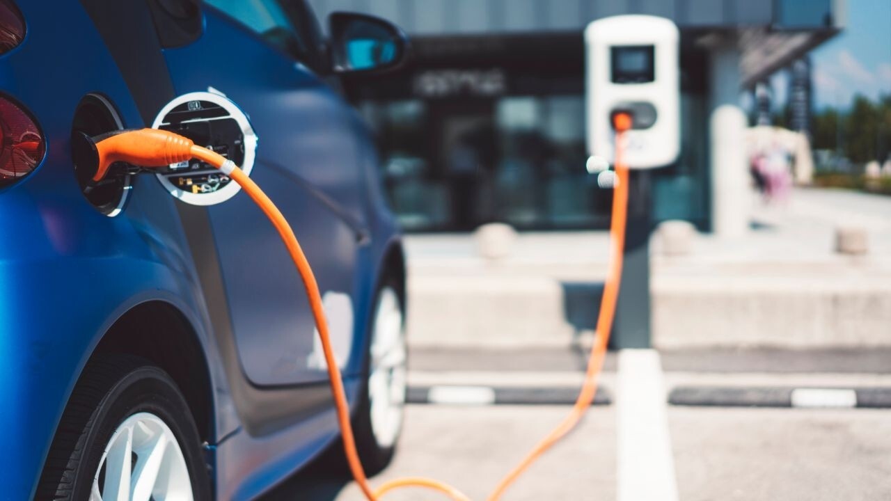FOX Business’ Lydia Hu on whether the U.S. is ready for an influx of electric vehicles. 