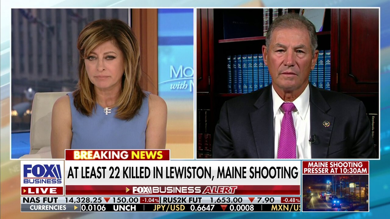 Former FBI Assistant Director Chris Swecker joined ‘Mornings with Maria’ to discuss the latest on the Maine mass shooting as residents remain on edge.