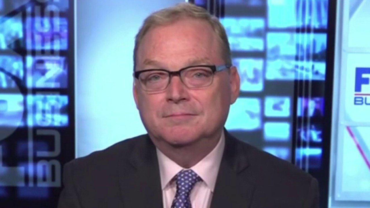 Economist Kevin Hassett provides insight on electric vehicles, climate policy and the auto industry on 'Kudlow.'