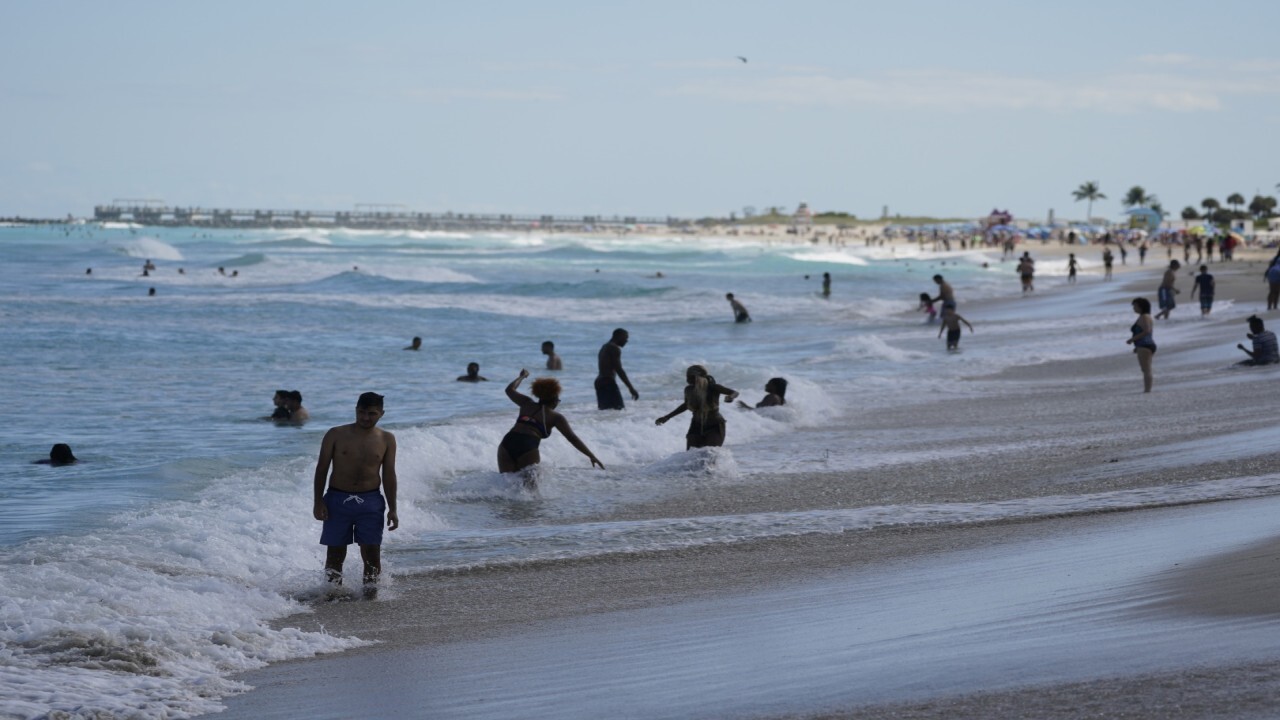 Florida officials try to control rowdy spring breakers amid pandemic