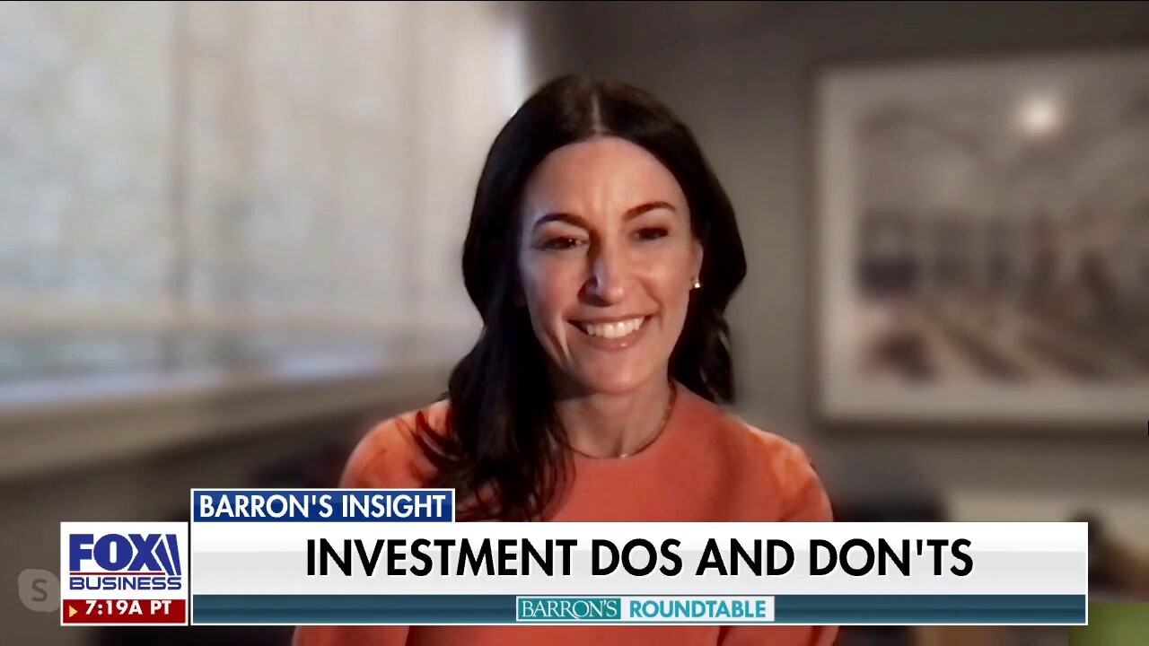 Neuberger Berman managing director Holly Newman Kroft shares investment do’s and don’ts on ‘Barron’s Roundtable.’