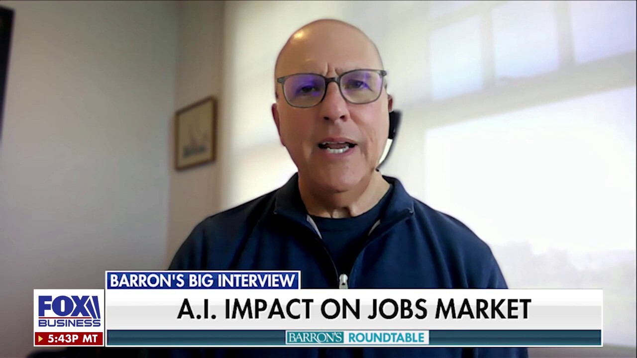 Tariffs and AI are 'eating into hiring' across the job market, says Richard Bernstein
