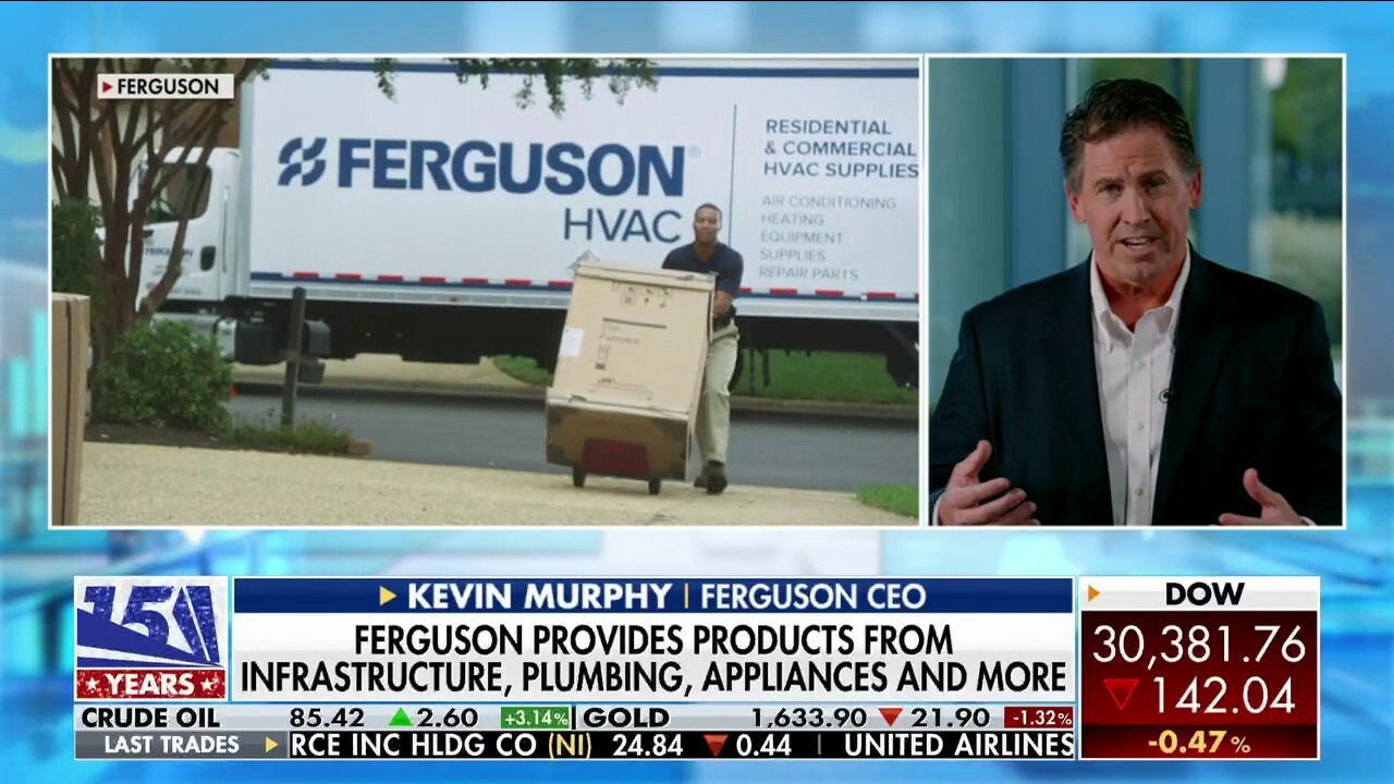 Ferguson CEO Kevin Murphy discusses if the housing market is in free fall as mortgage rates surge and demand dwindles on 'The Claman Countdown.'