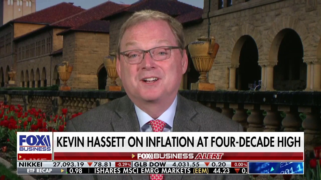 Americans are ‘depressed’ about the real estate market: Kevin Hassett