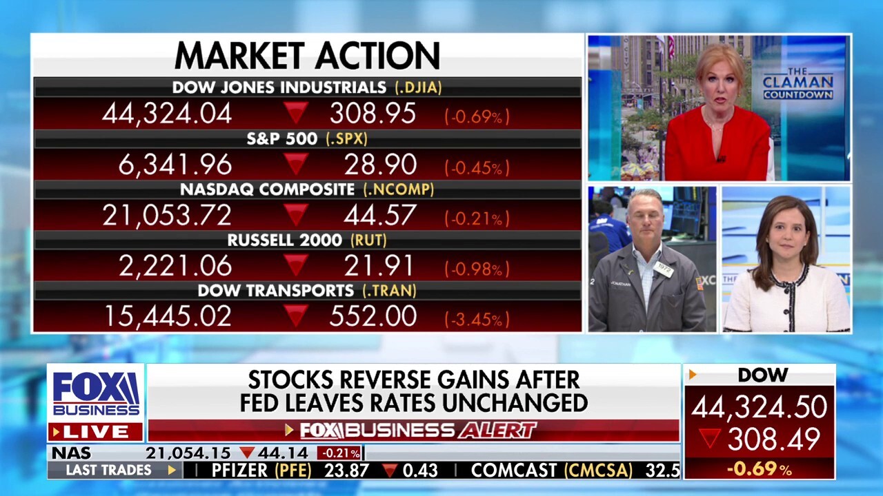  The Claman Countdown panelists Jonathan Corpina and Gabriela Santos discuss the Feds decision to keep interest rates the same.